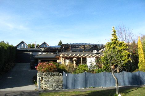Photo of property in 4 Grove Lane, Kelvin Heights, Queenstown, 9300