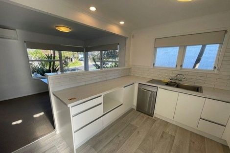 Photo of property in 15 Agincourt Street, Glenfield, Auckland, 0629