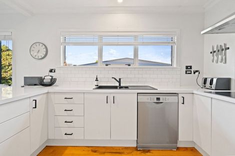 Photo of property in 242 Ngatai Road, Otumoetai, Tauranga, 3110