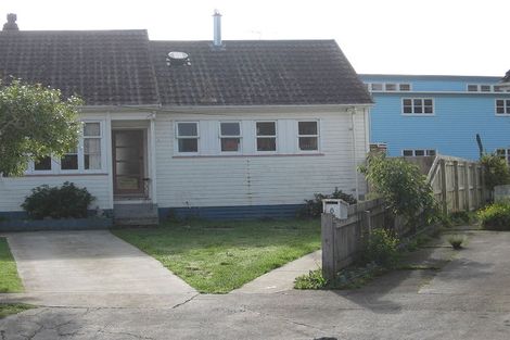 Photo of property in 9 Burke Grove, Naenae, Lower Hutt, 5011