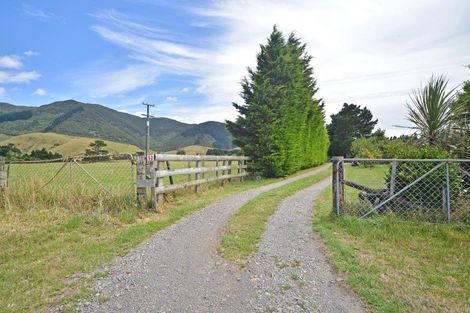 Photo of property in 52 Cross Creek Road, Western Lake, Featherston, 5773