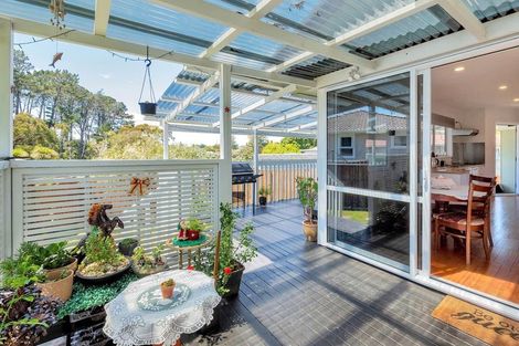 Photo of property in 31 Thornlow Street, Glendene, Auckland, 0602