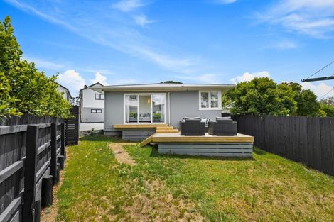 Photo of property in 2/111 Hobsonville Road, West Harbour, Auckland, 0618