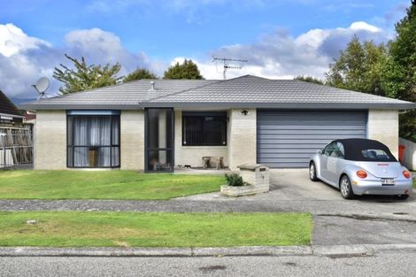 Photo of property in 12 Renata Road, Otaki, 5512
