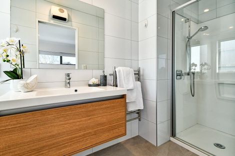 Photo of property in 9 Waituarua Drive, Takanini, 2112