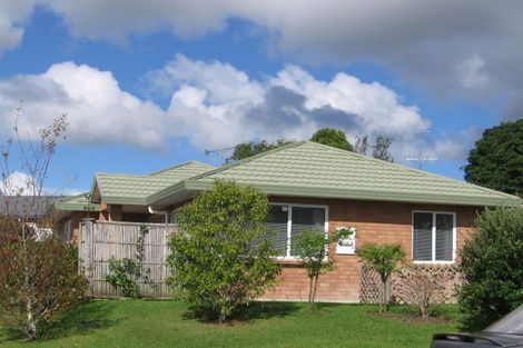 Photo of property in 10 Ryden Place, Glen Eden, Auckland, 0602