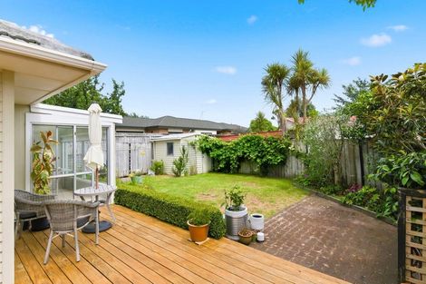 Photo of property in 17 Walton Road, Paraparaumu Beach, Paraparaumu, 5032