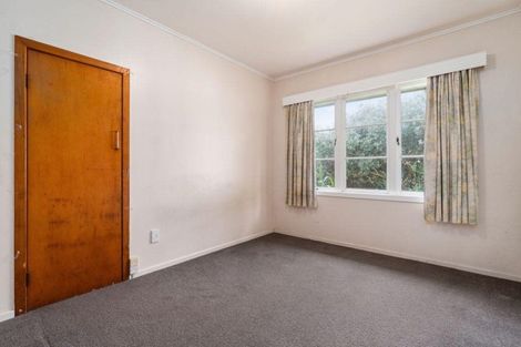 Photo of property in 16 London Street, Te Atatu Peninsula, Auckland, 0610