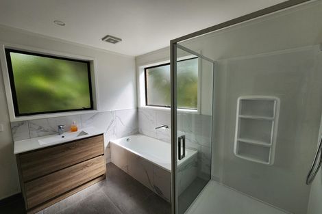 Photo of property in 2/84a Avonleigh Road, Green Bay, Auckland, 0604