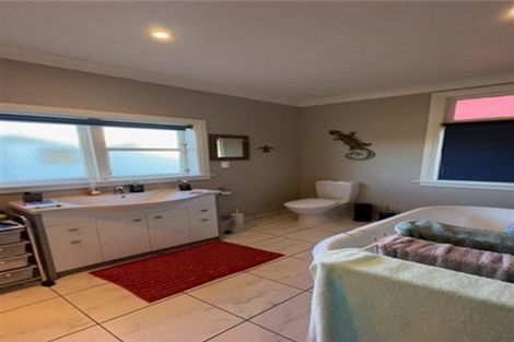 Photo of property in 14 Queenwood Road, Levin, 5510