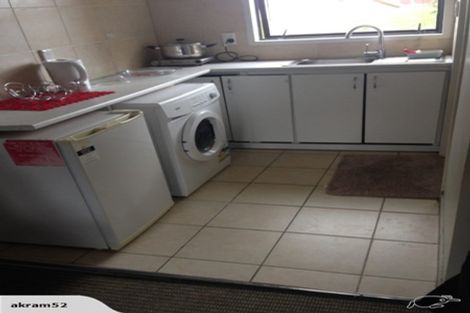 Photo of property in 2/11 Dalwhinnie Parade, Highland Park, Auckland, 2010