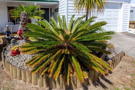 Photo of property in 200 Mayfair Avenue, Whangamata, 3620