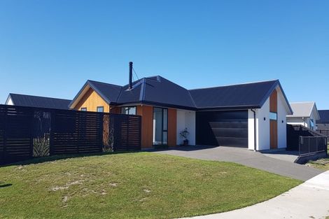 Photo of property in 12 Mccahon Drive, Rangiora, 7400