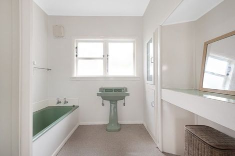 Photo of property in 69 Trelissick Crescent, Ngaio, Wellington, 6035