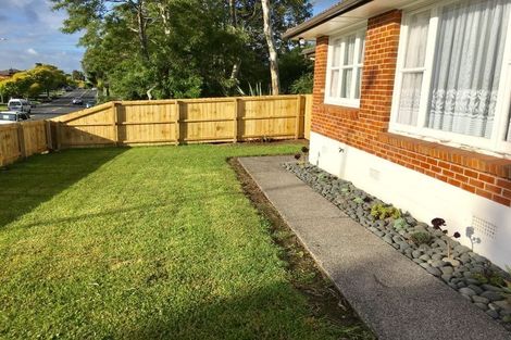 Photo of property in 111 Gossamer Drive, Pakuranga Heights, Auckland, 2010