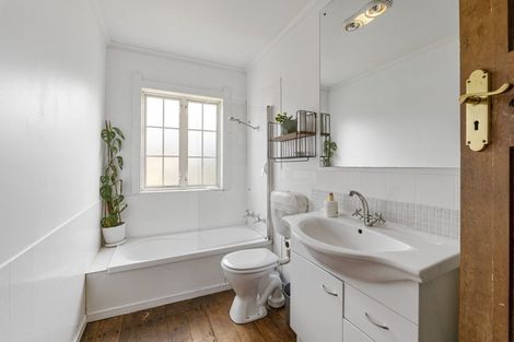 Photo of property in 16 Falstaff Street, Stratford, 4332