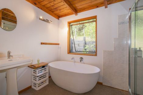 Photo of property in 5b Pohutukawa Grove, Whitianga, 3510