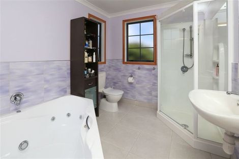 Photo of property in 18 Fencourt Place, Rototuna North, Hamilton, 3210