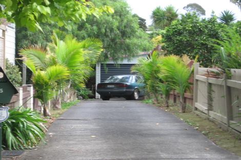 Photo of property in 15 Prior Place, Glendene, Auckland, 0602