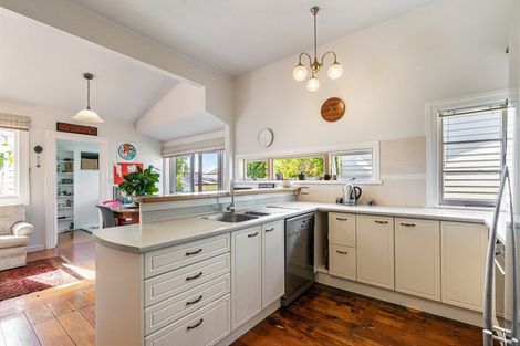 Photo of property in 71 Vauxhall Road, Devonport, Auckland, 0624