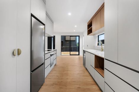 Photo of property in 28 Dawnhaven Drive, Te Atatu Peninsula, Auckland, 0610