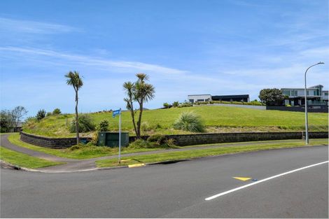 Photo of property in 2 Vardon Way, Waiwhakaiho, New Plymouth, 4312