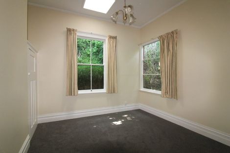 Photo of property in 14a Kelburn Parade, Kelburn, Wellington, 6012