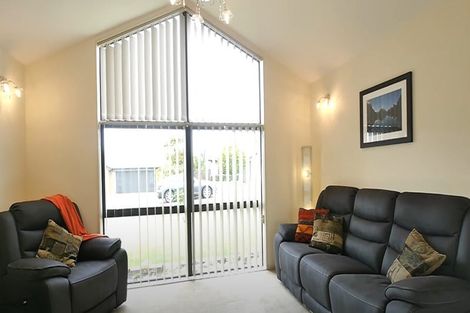 Photo of property in 10 Bonny Crescent, Massey, Auckland, 0614