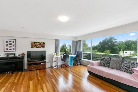 Photo of property in 6 Link Road, Newlands, Wellington, 6037