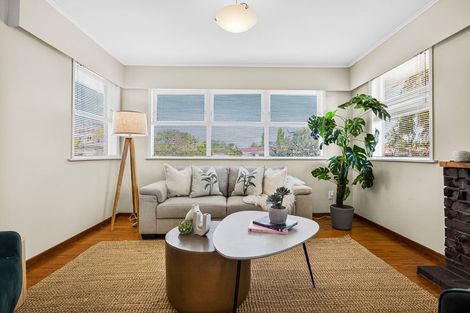 Photo of property in 12 Firle Place, Green Bay, Auckland, 0604