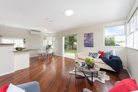 Photo of property in 10 Winifred Avenue, Bayview, Auckland, 0629