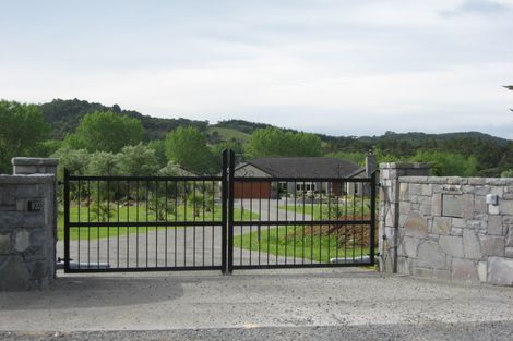 Photo of property in 832 Old North Road, Waimauku, 0882