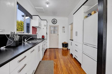 Photo of property in 227 South Road, Hawera, 4610