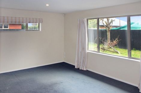 Photo of property in 8 Okuku Place, Hei Hei, Christchurch, 8042