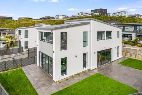 Photo of property in 2a Kaiaho Close, Aotea, Porirua, 5024