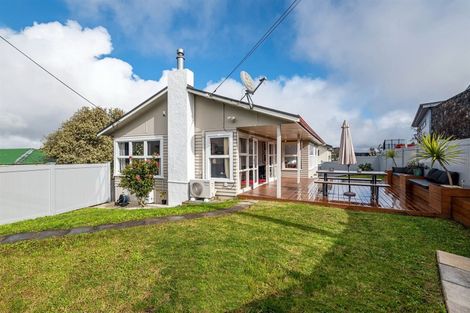 Photo of property in 1/982 East Coast Road, Northcross, Auckland, 0632