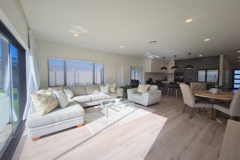 Photo of property in 168 Arran Point Parade, Orewa, 0931