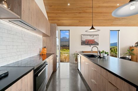 Photo of property in 10 Double Cone Road, Jacks Point, Queenstown, 9371