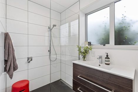 Photo of property in 14a Ferry Street, Seatoun, Wellington, 6022