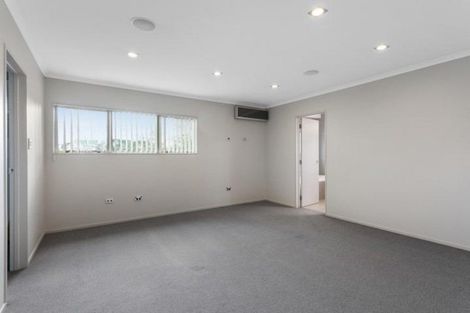 Photo of property in 12a Otahuri Crescent, Greenlane, Auckland, 1051