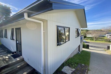 Photo of property in 65 Sunline Avenue, Massey, Auckland, 0614