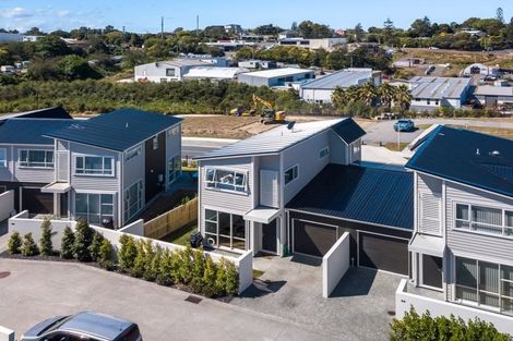 Photo of property in 101 Karepiro Drive, Stanmore Bay, Whangaparaoa, 0932