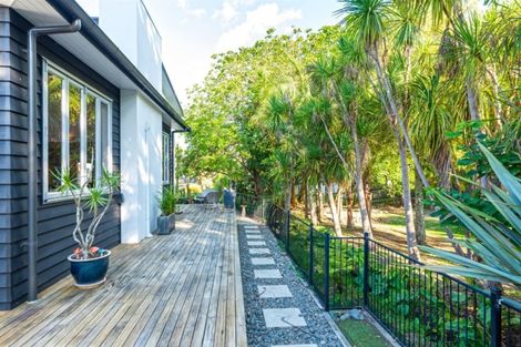 Photo of property in 90a Beach Road, Castor Bay, Auckland, 0620