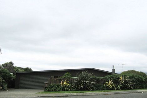 Photo of property in 27 Bluegum Road, Paraparaumu Beach, Paraparaumu, 5032