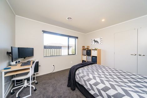 Photo of property in 18 Daniel Place, Kelvin Grove, Palmerston North, 4414