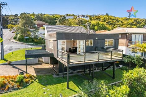 Photo of property in 2 Stanhope Grove, Korokoro, Lower Hutt, 5012