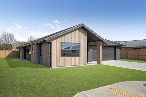 Photo of property in 1 Kakariki Crescent, Carterton, 5713