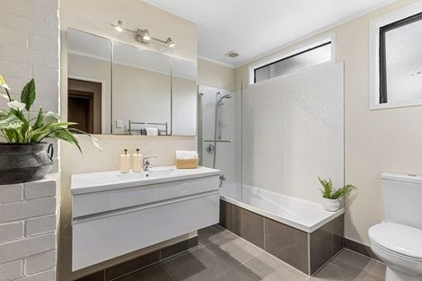 Photo of property in 557 Beach Road, Murrays Bay, Auckland, 0630