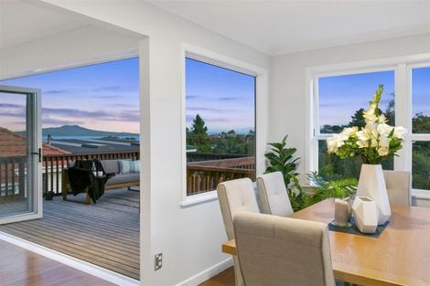 Photo of property in 28 Peter Terrace, Castor Bay, Auckland, 0620