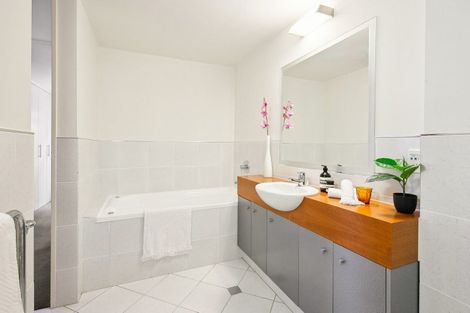 Photo of property in 60a Roseneath Terrace, Roseneath, Wellington, 6011